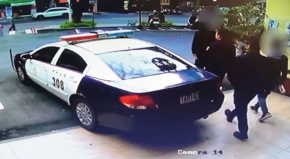 司機林宇浚丟包溫男致死，遭警方移送地檢署，最後被諭令二十萬元交保。（翻攝畫面）