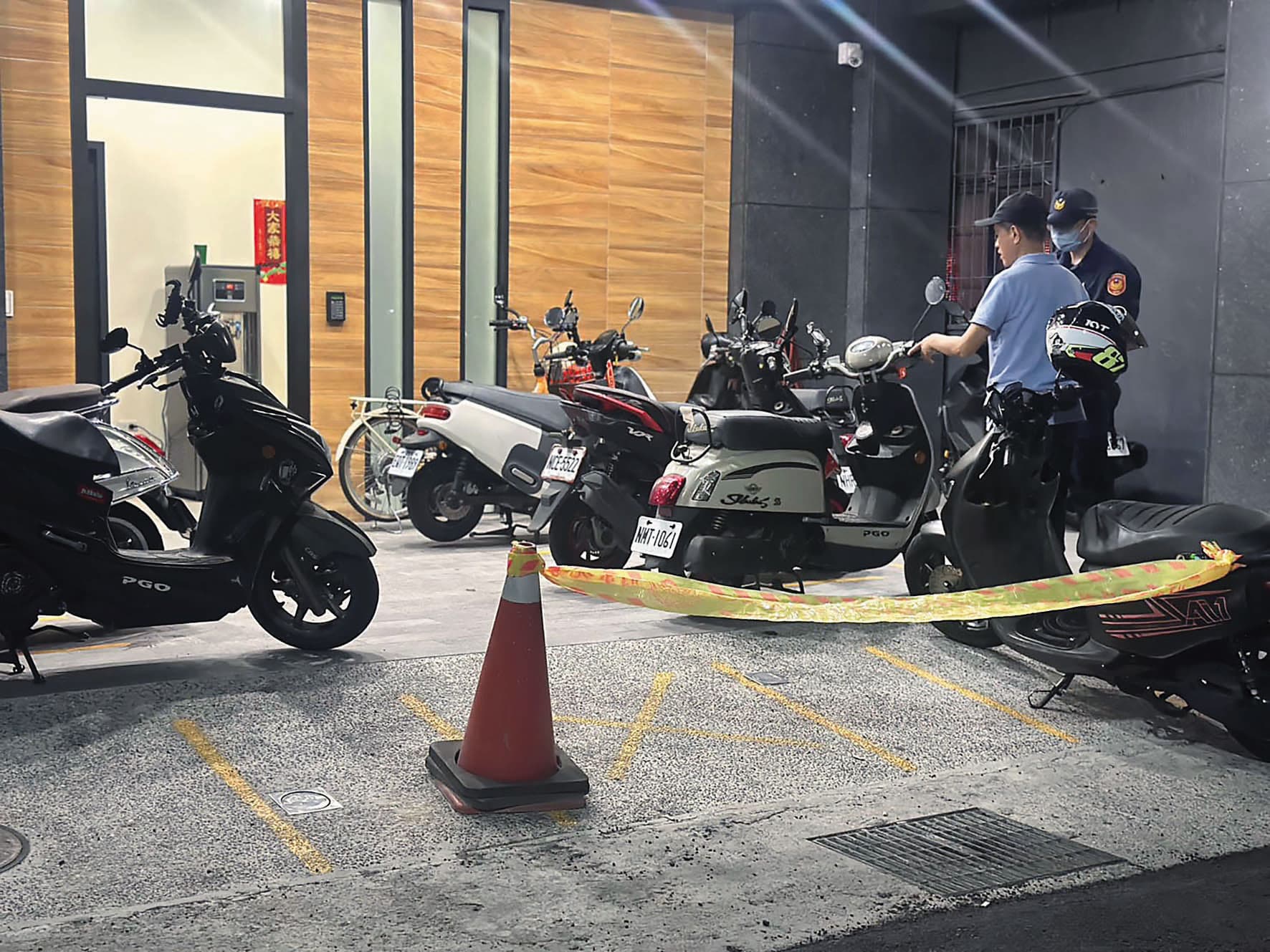 台中接續發生2起情侶情殺案，圖為西區雙屍命案處。（鄧玉瑩攝）