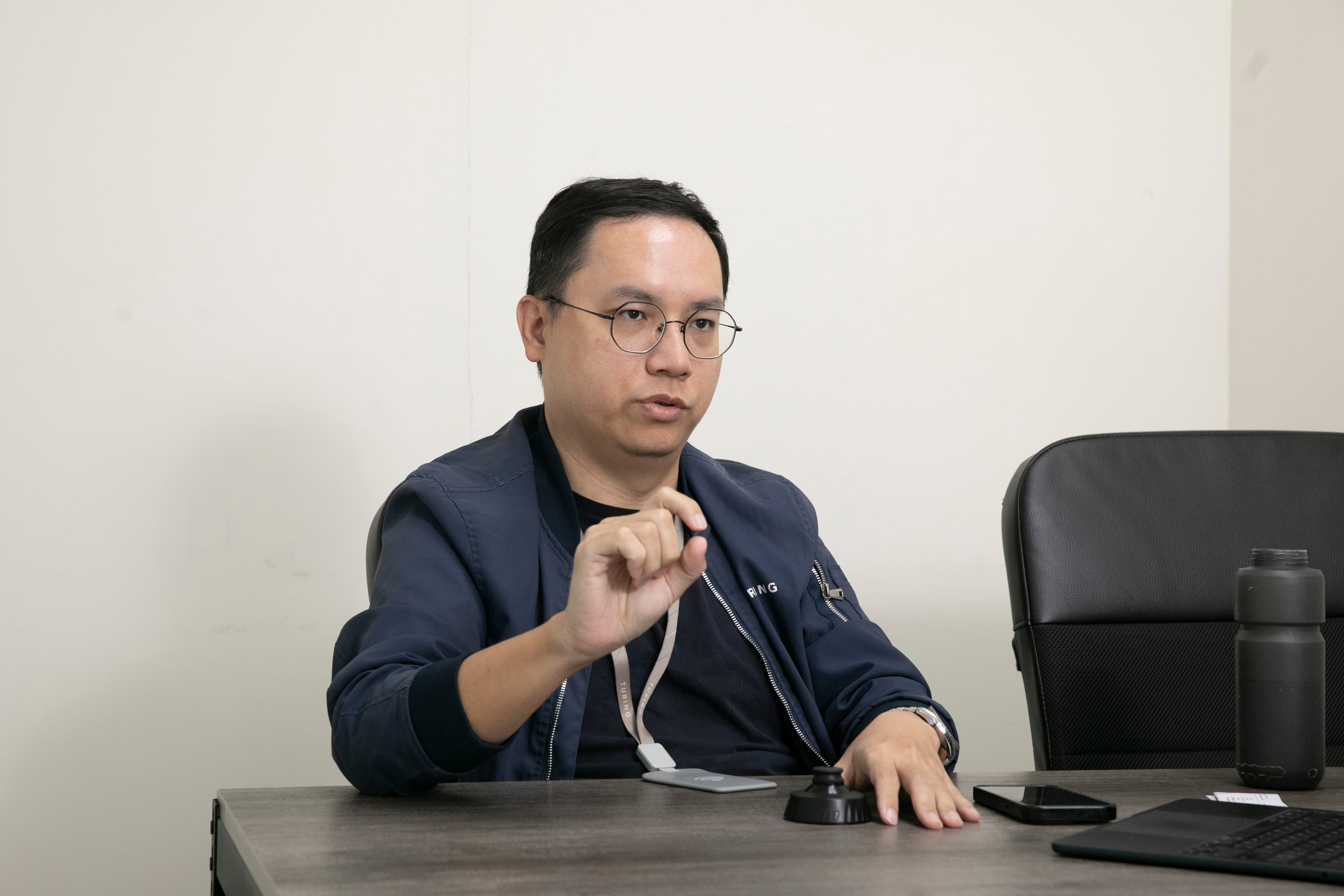台智駕專注B2B自駕市場，鎖定高爾夫球車、工業物流與園區接駁，打造台灣最具國際化實績的自駕系統商。