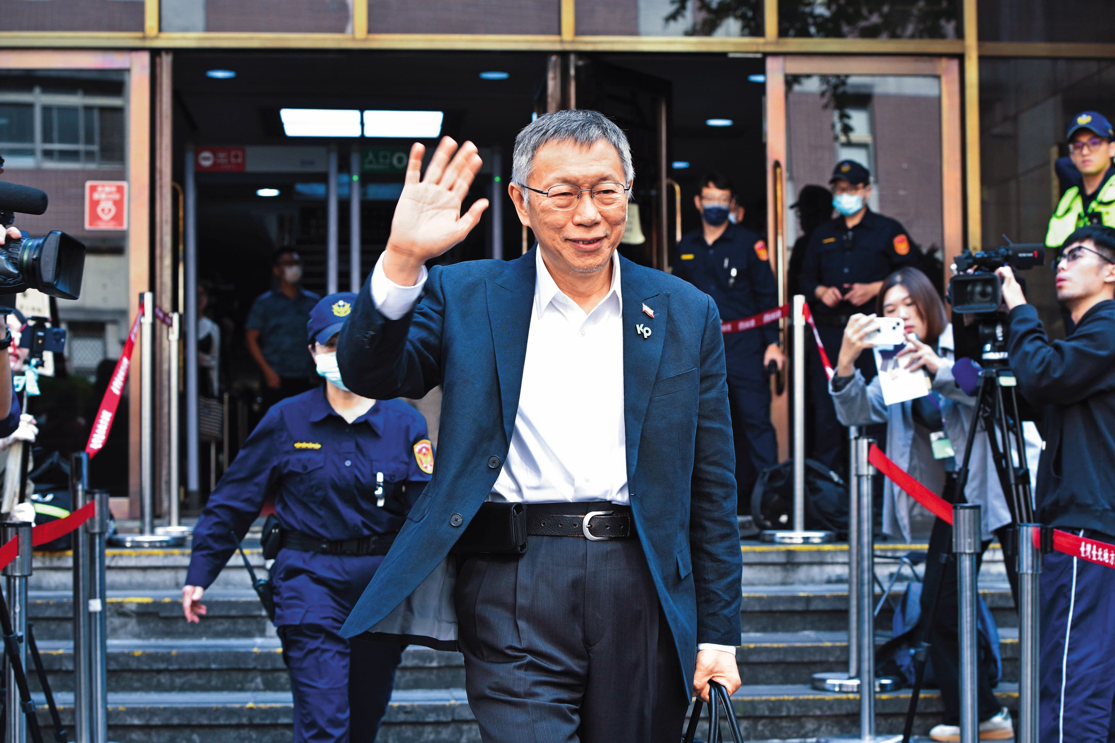 白營黨內觀察，柯文哲遭司法迫害形象讓他反成在野悲劇英雄，相較敗選總統後，人氣不減反增。（鏡報李智為）