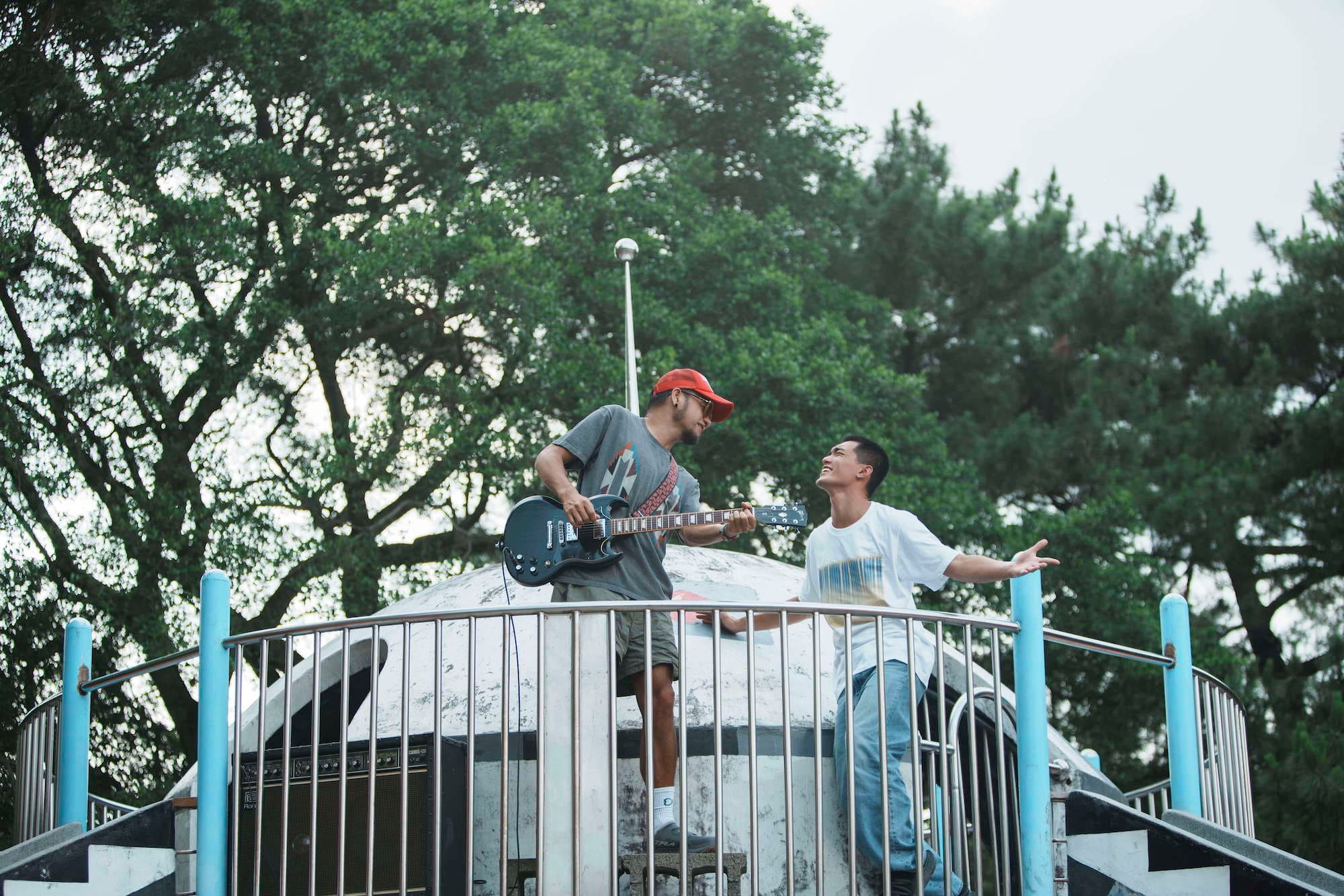 張震嶽早在8年前就寫好〈跟著感覺走〉。（本色音樂提供）