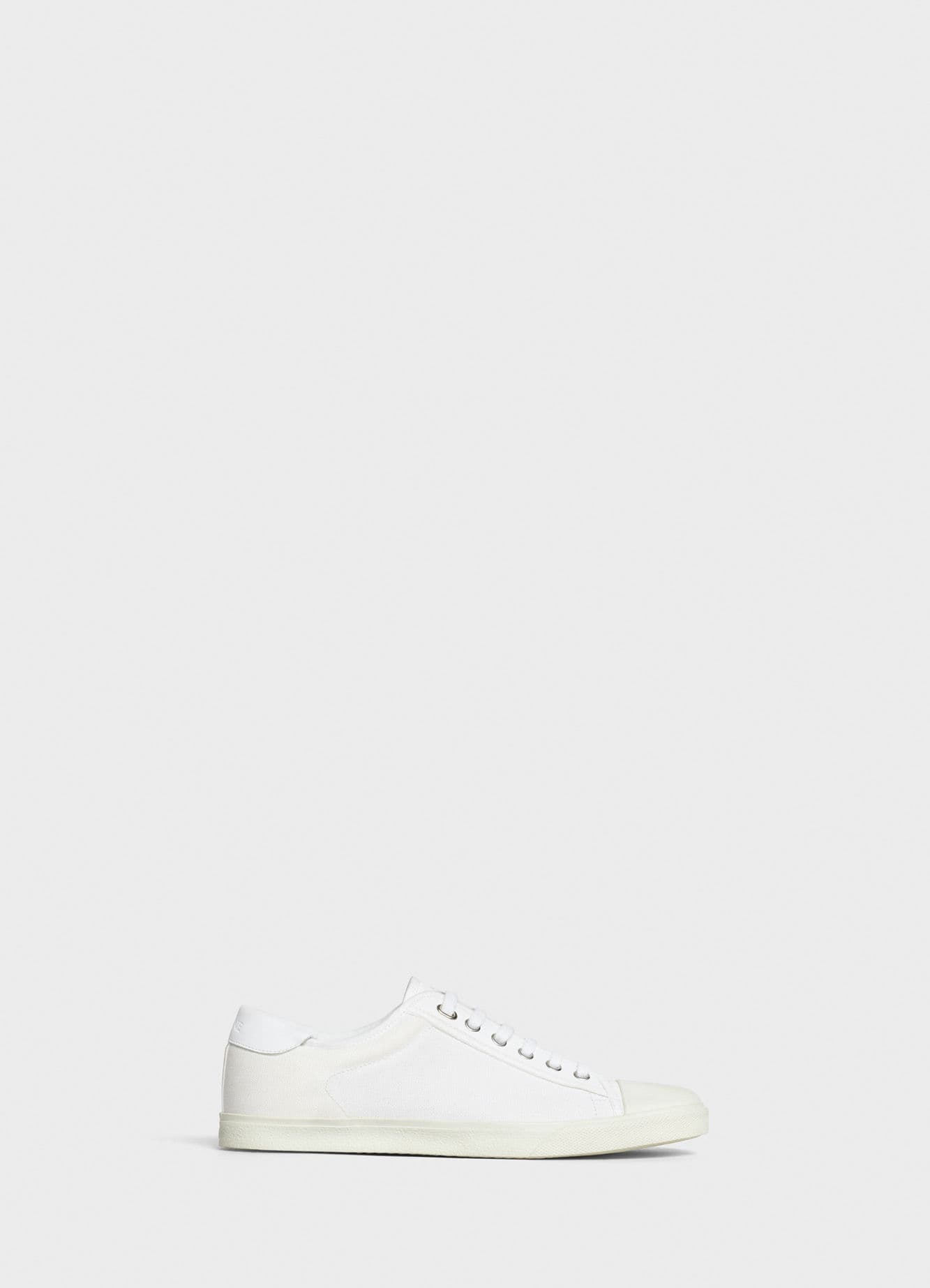 CELINE BLANK純白色帆布休閒鞋 NT$16,500(CELINE提供)