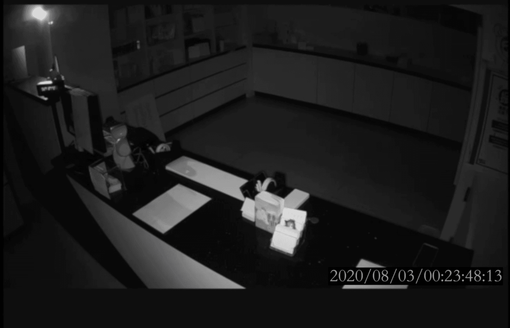 情趣用品店內原本乾淨整齊。(翻攝臉書粉專 @老司機夢天堂)