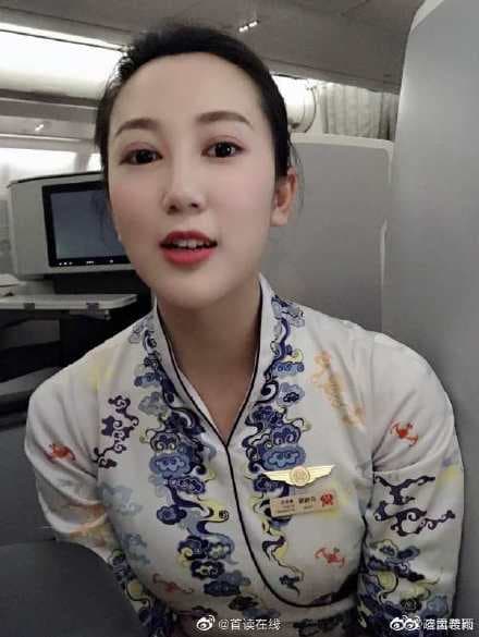 庄姓空姐面容姣好,卻被爆出劈腿行為。(翻攝自微博@瘋狂匹夫)