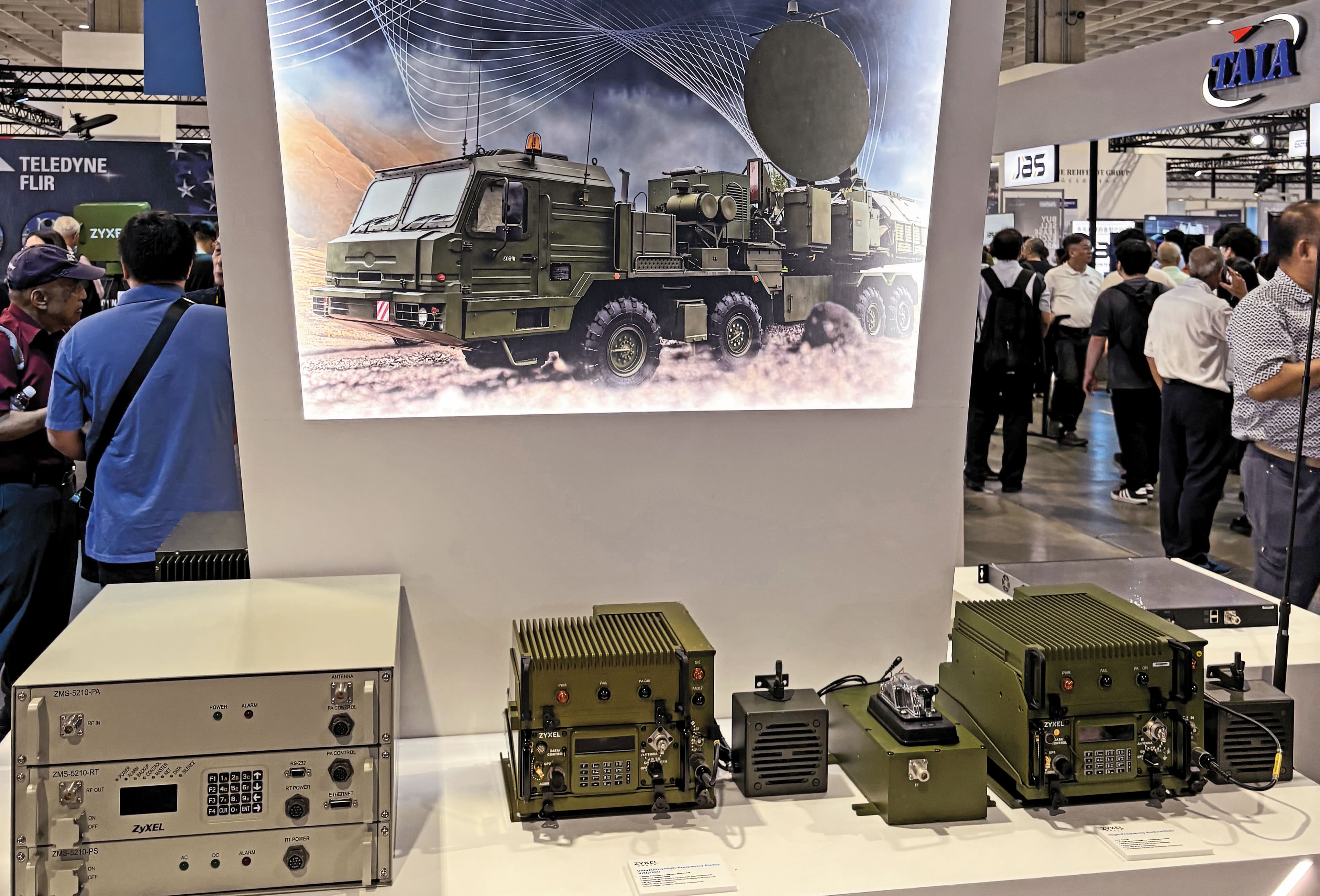 合勤投控為軍方開發出許多抗干擾、具保密功能的通訊產品。(林哲良攝)